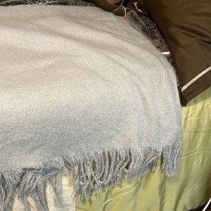 🌸Throw light grey  are sz below BRAND NEW